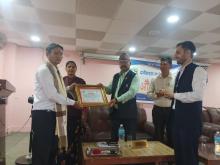वर्ष २०८० मा देशैभरीका सुचना अधिकारीहरुमध्ये उत्कृष्ट सुचना अधिकारीको रुपमा राष्ट्रपतीबाट पुरष्कृत हुनुहुने दंगीशरण गाउँपालिकाका सुचना अधिकरी टेक बहादुर खत्रीलाइ प्रमाणपत्र र दोसल्ला ओढाइ सम्मान ।